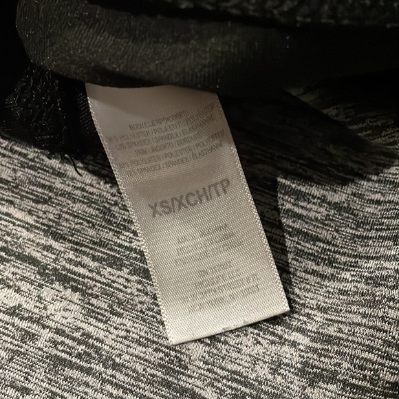 HP🎉 Reebok Crop Leggings - Picture 5 of 5